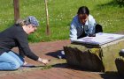 Karen und Samira beim Nationalpark-Haus